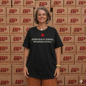 camisa linha black democracia sempre, ditadura nunca